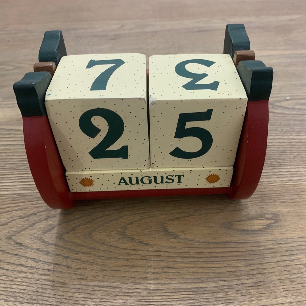 Vintage Red Apple Wooden Perpetual Desk Calendar Teacher Classroom Decor